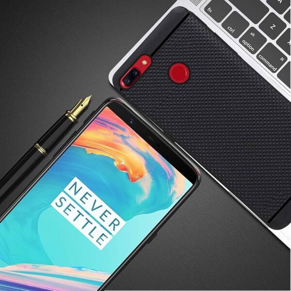 Exclusive Soft Dotted Design Back Case Cover for OnePlus 5T